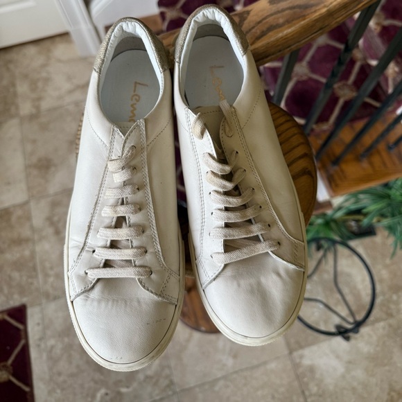 LEMARE’ ladies leather sneaker very good condition ruffle design on back euro 38 - Picture 4 of 10